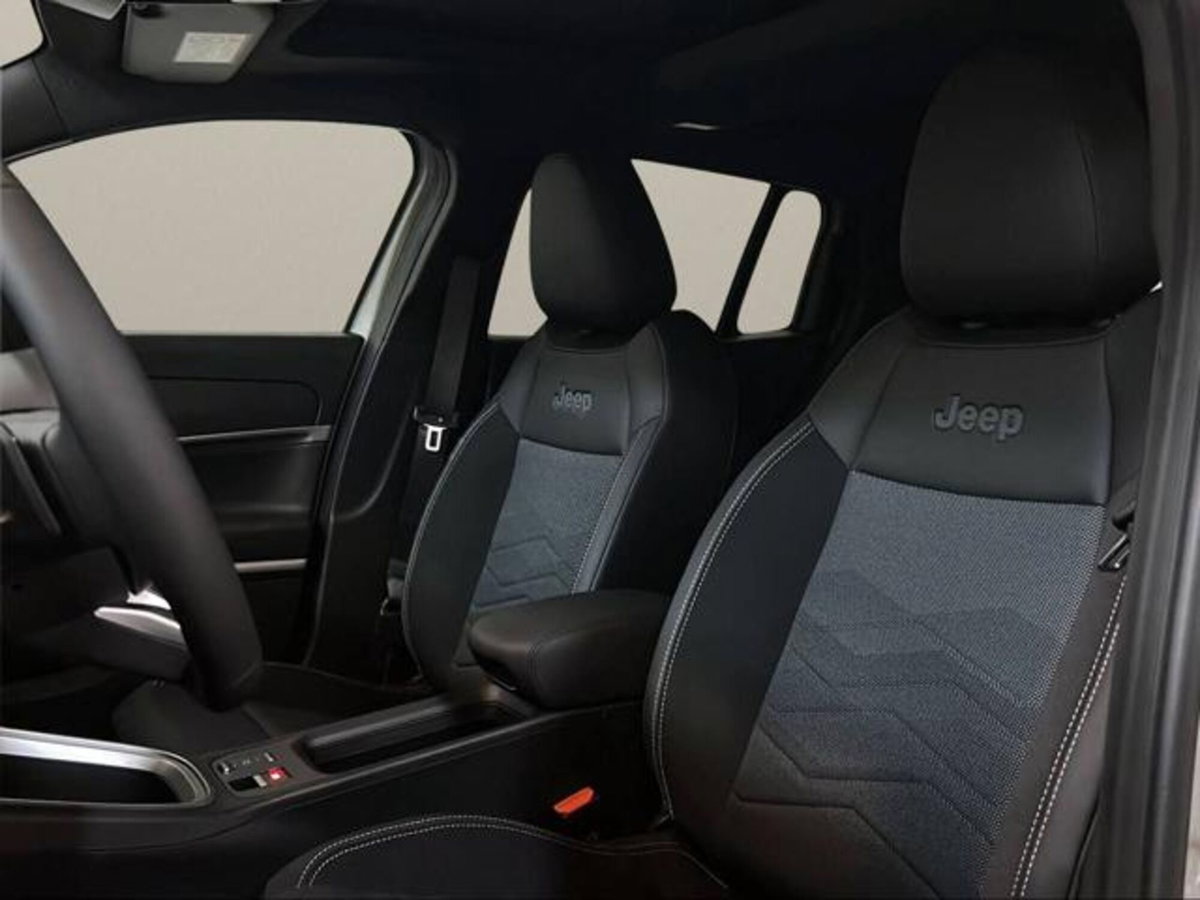 Jeep Avenger 1.2 turbo e-hybrid mhev Summit fwd 110cv edct6 (10)