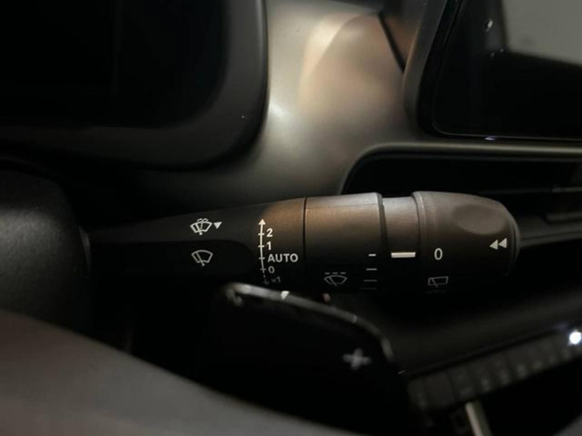 Jeep Avenger 1.2 turbo e-hybrid mhev Summit fwd 110cv edct6 (17)
