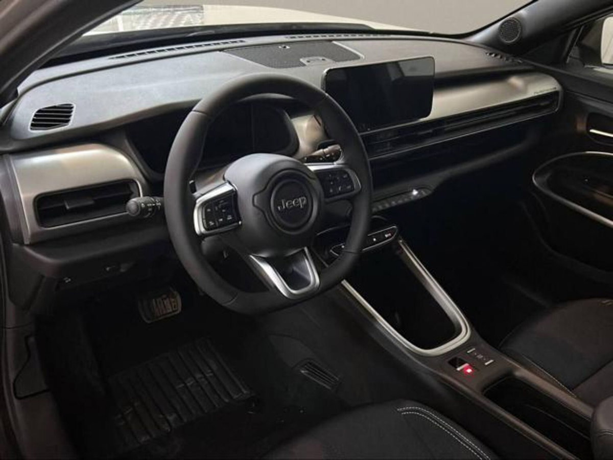 Jeep Avenger 1.2 turbo e-hybrid mhev Summit fwd 110cv edct6 (20)