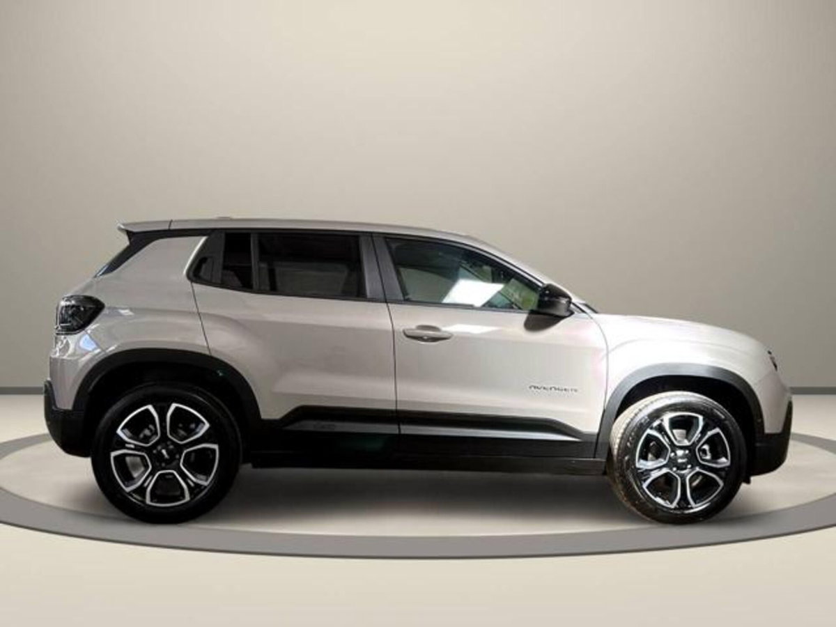 Jeep Avenger 1.2 turbo e-hybrid mhev Summit fwd 110cv edct6 (4)