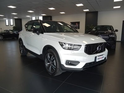 Volvo XC40 T5 Recharge Plug-in Hybrid R-design (3)