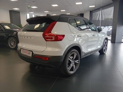 Volvo XC40 T5 Recharge Plug-in Hybrid R-design (8)