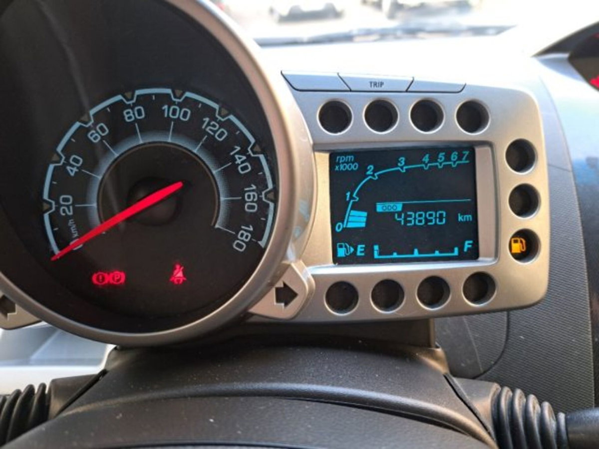 Chevrolet Spark 1.0 LS (12)