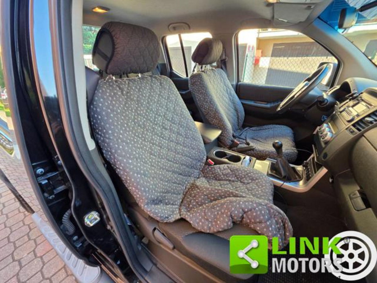 Nissan Navara 2.5 dCi 190CV 4 porte Double Cab Sport (11)