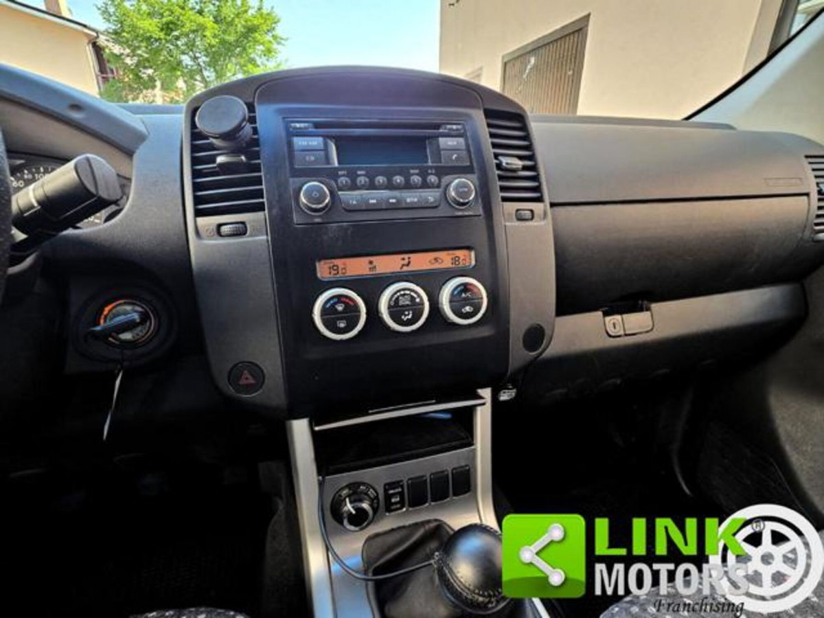 Nissan Navara 2.5 dCi 190CV 4 porte Double Cab Sport (16)