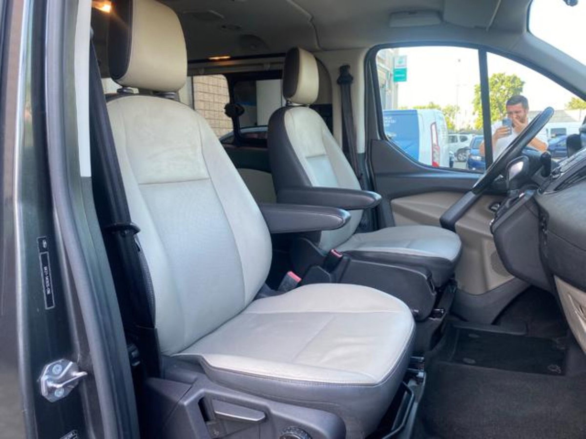 Ford Tourneo Custom 310 2.0 TDCi 170CV aut. PC Titanium (6)