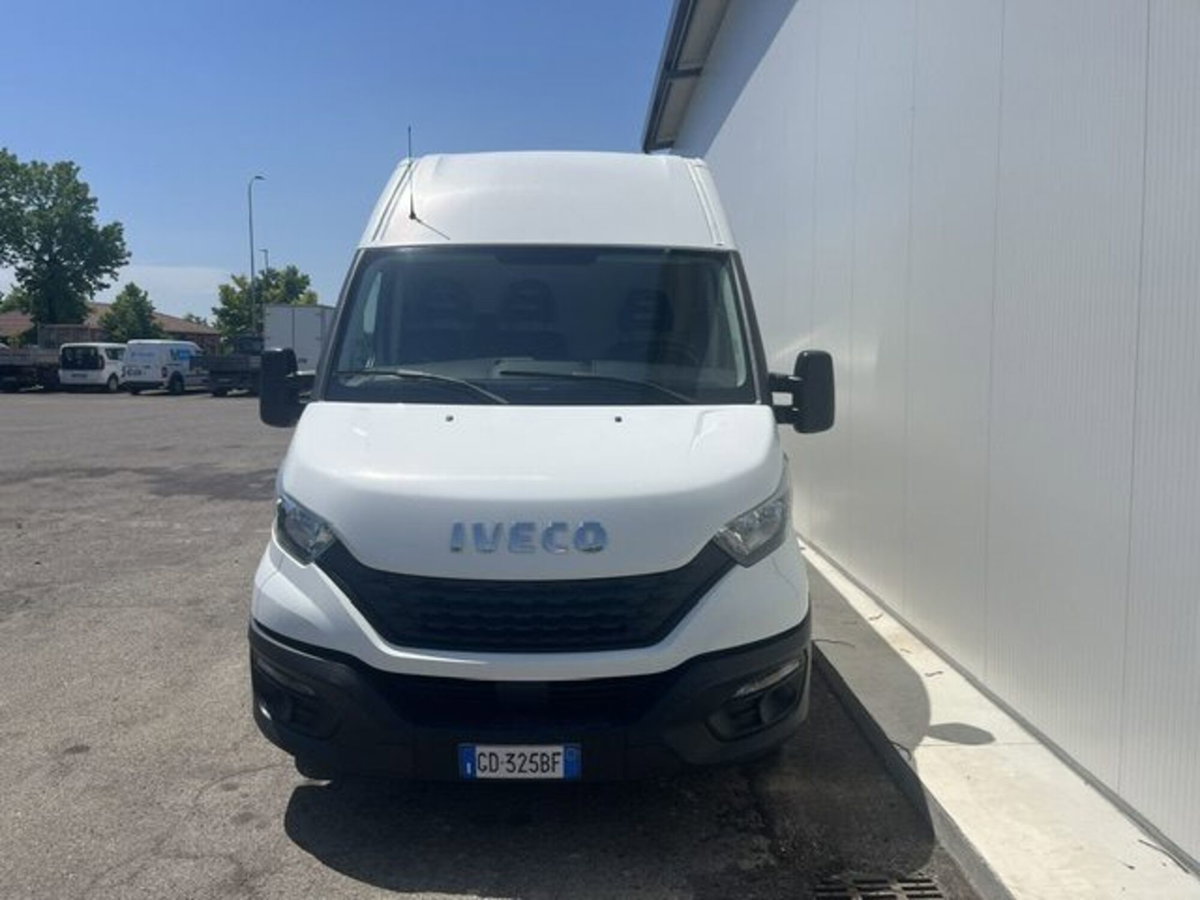 Iveco Daily Furgone 33S12V 2.3 HPT PC-TN Furgone (2)