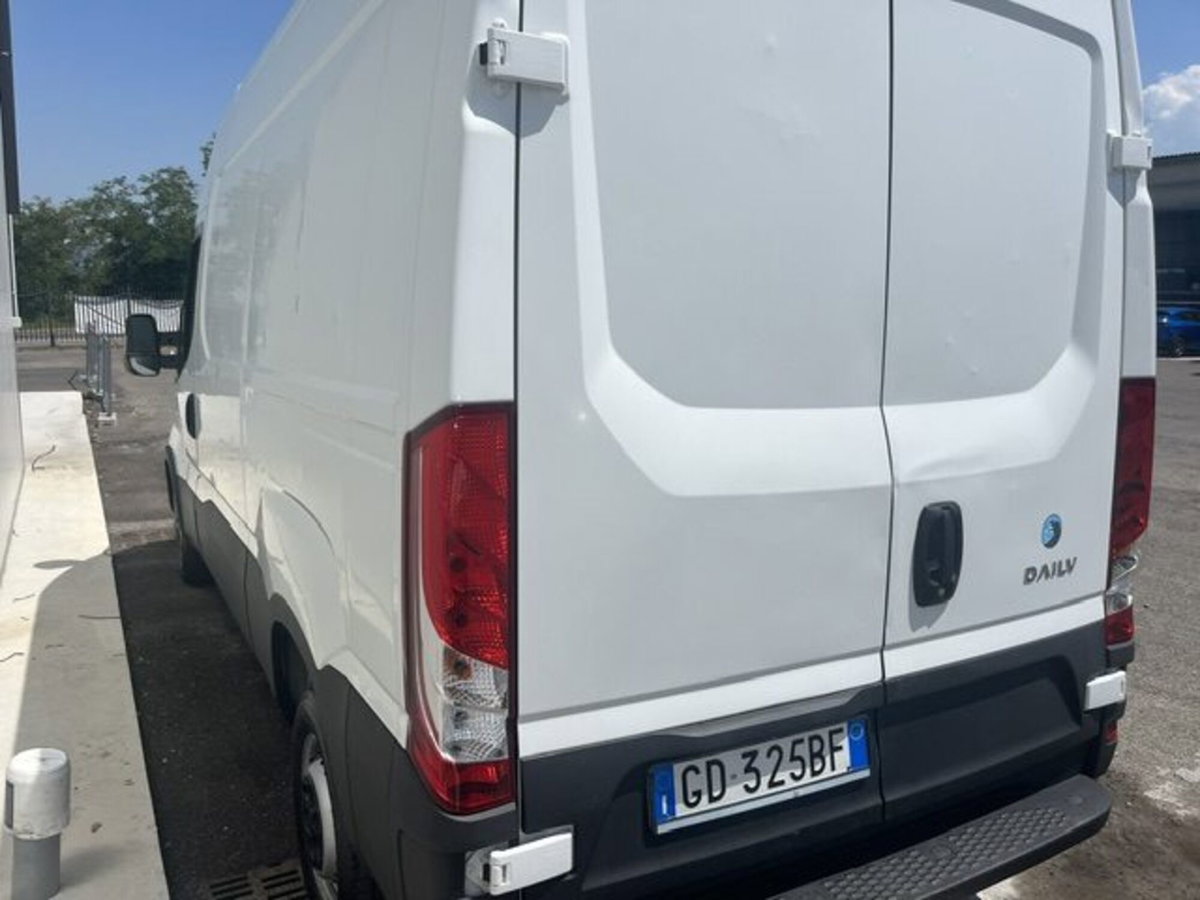 Iveco Daily Furgone 33S12V 2.3 HPT PC-TN Furgone (5)