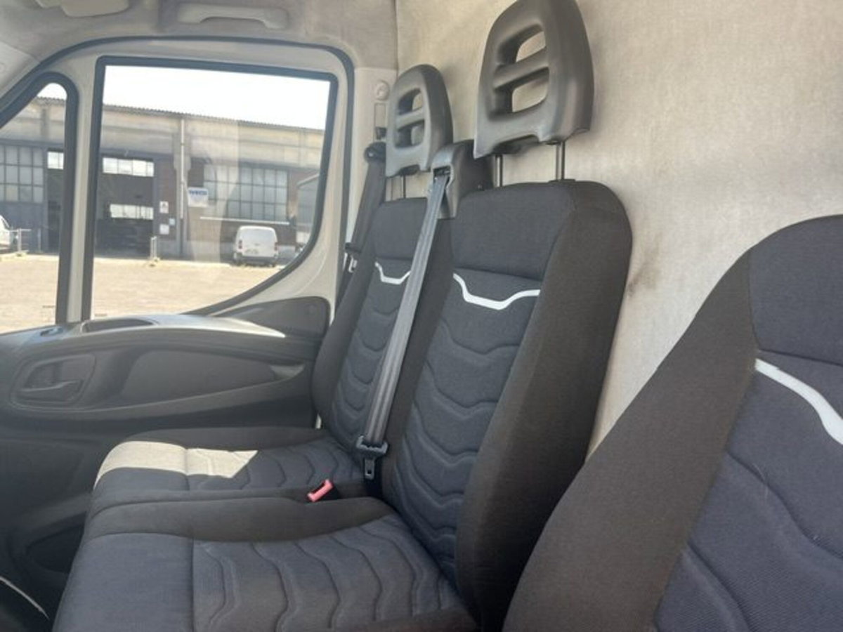 Iveco Daily Furgone 33S12V 2.3 HPT PC-TN Furgone (6)