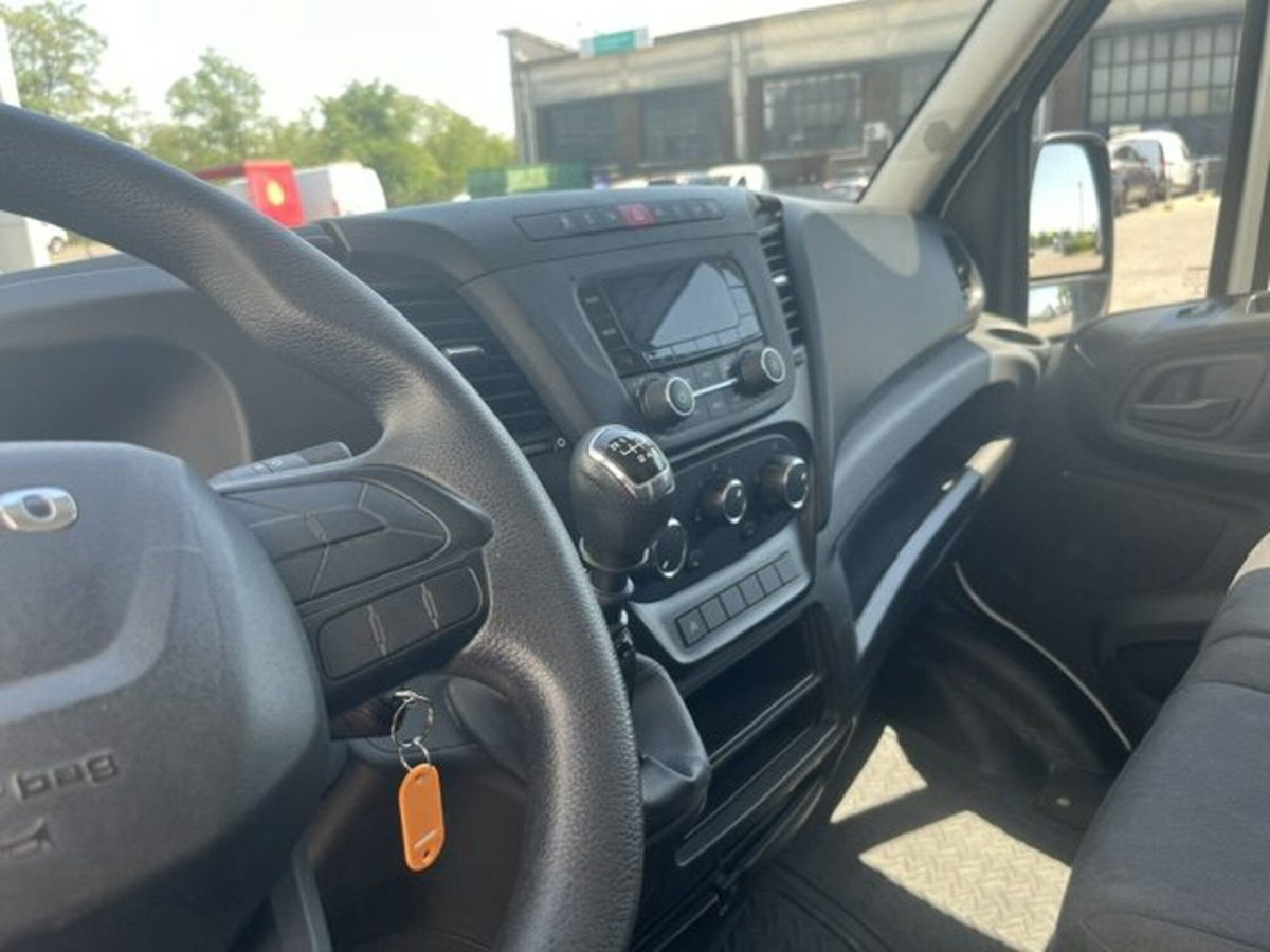 Iveco Daily Furgone 33S12V 2.3 HPT PC-TN Furgone (9)