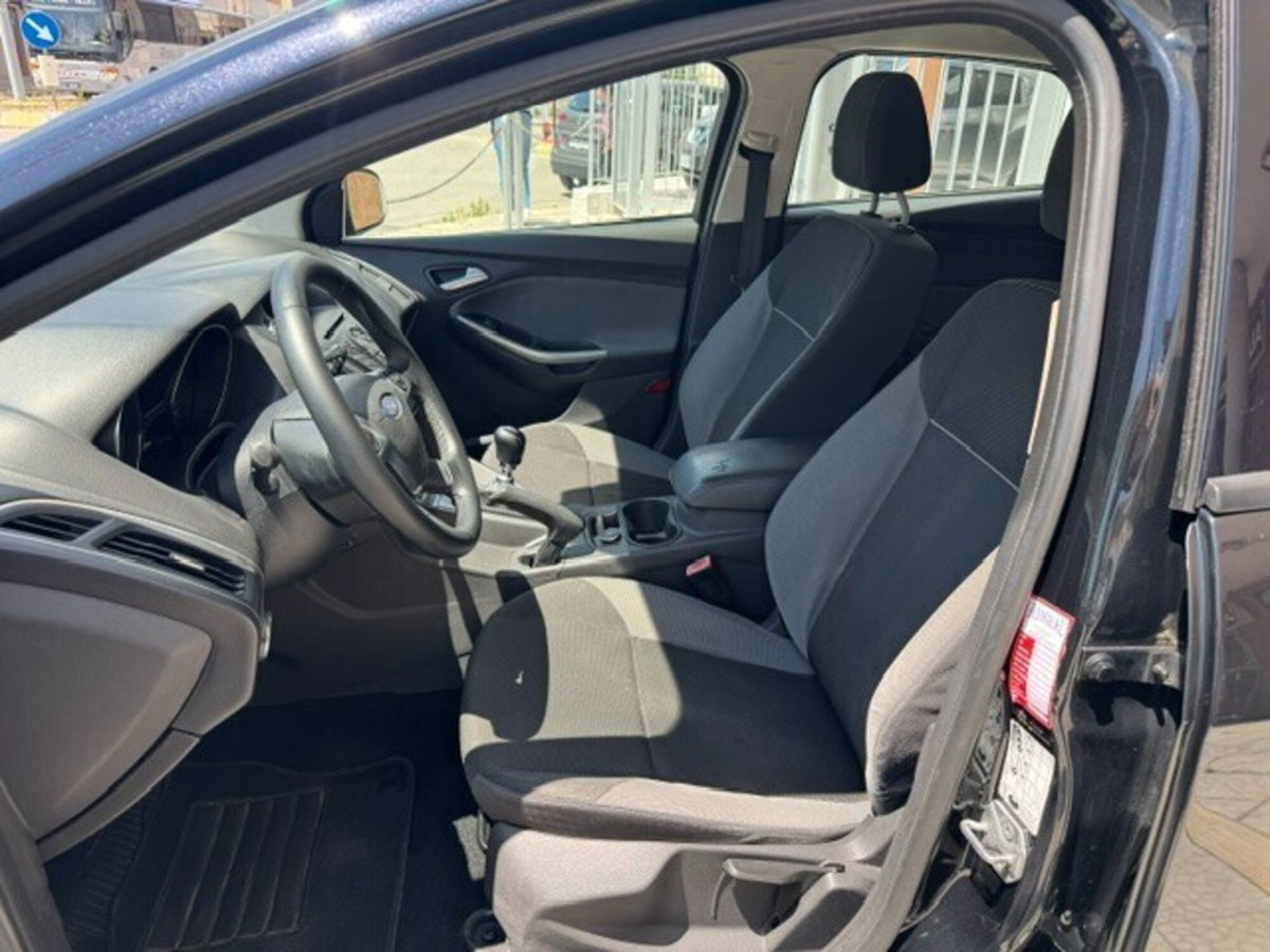 Ford Focus 1.6 TDCi 115 CV (9)