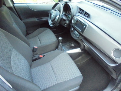 Toyota Yaris 1.0 5 porte Active (11)