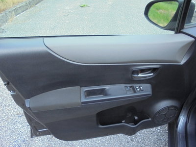 Toyota Yaris 1.0 5 porte Active (15)