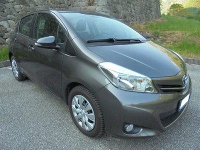 Toyota Yaris 1.0 5 porte Active (3)