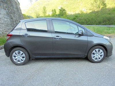 Toyota Yaris 1.0 5 porte Active (4)