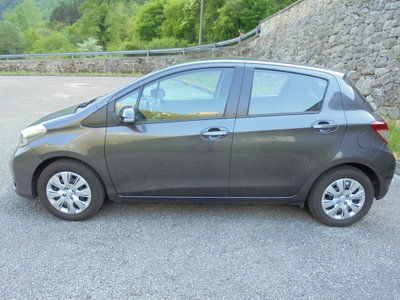 Toyota Yaris 1.0 5 porte Active (8)