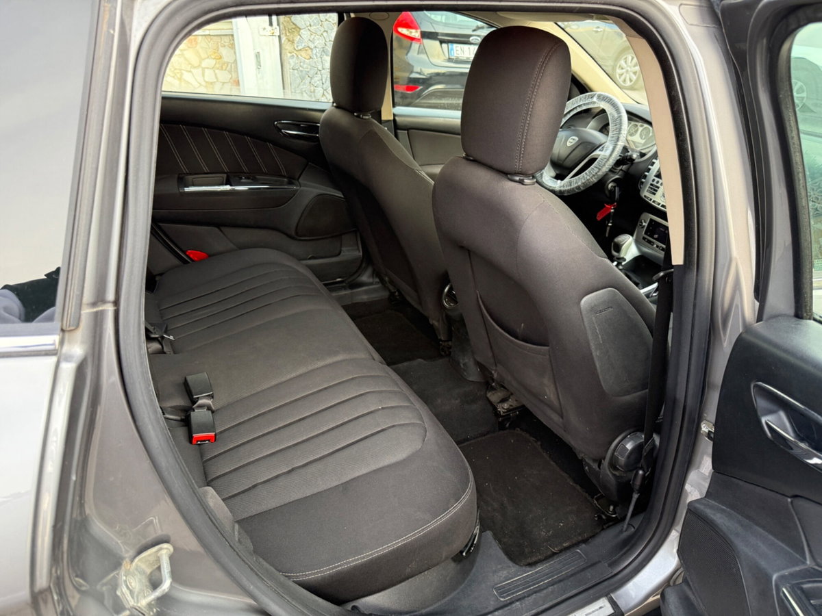 Lancia Delta 1.6 MJT DPF Argento (9)
