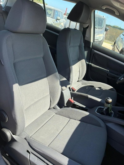 Volkswagen Golf 1.9 TDI 4mot. 5p. GT Sport (9)