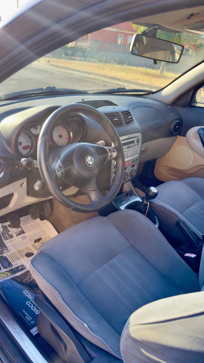 Alfa Romeo 147 1.9 JTD M-JET 16V 5 porte Dist. (9)