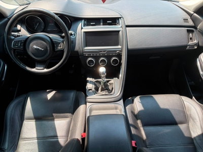 Jaguar E-Pace 2.0D 150 CV AWD (13)