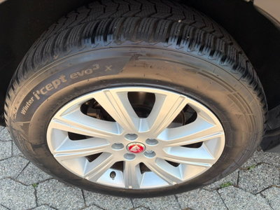 Jaguar E-Pace 2.0D 150 CV AWD (15)