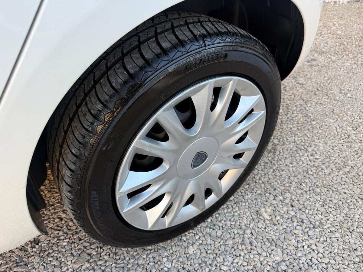 Lancia Ypsilon 1.2 69 CV 5 porte Gold (10)