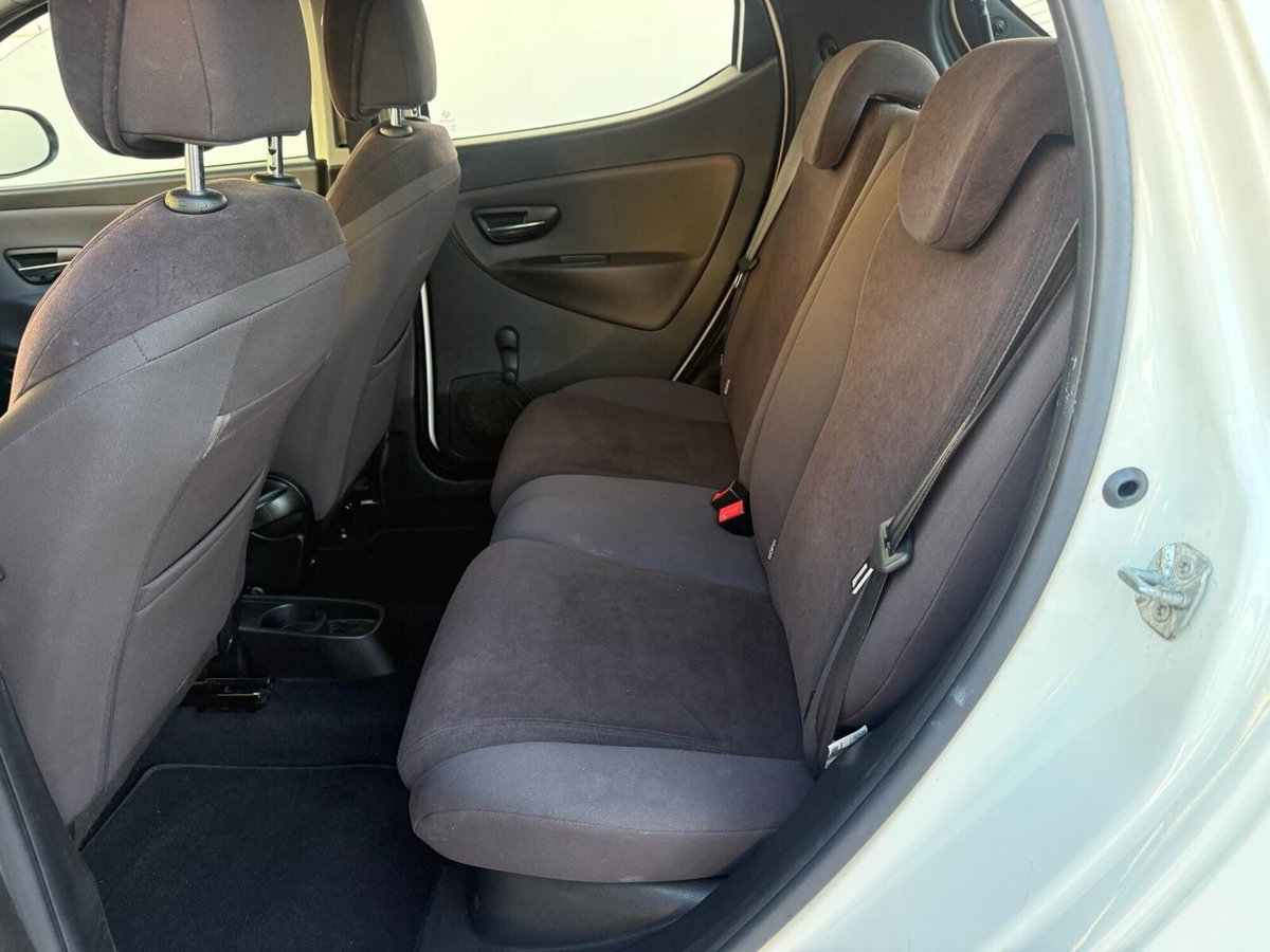 Lancia Ypsilon 1.2 69 CV 5 porte Gold (11)