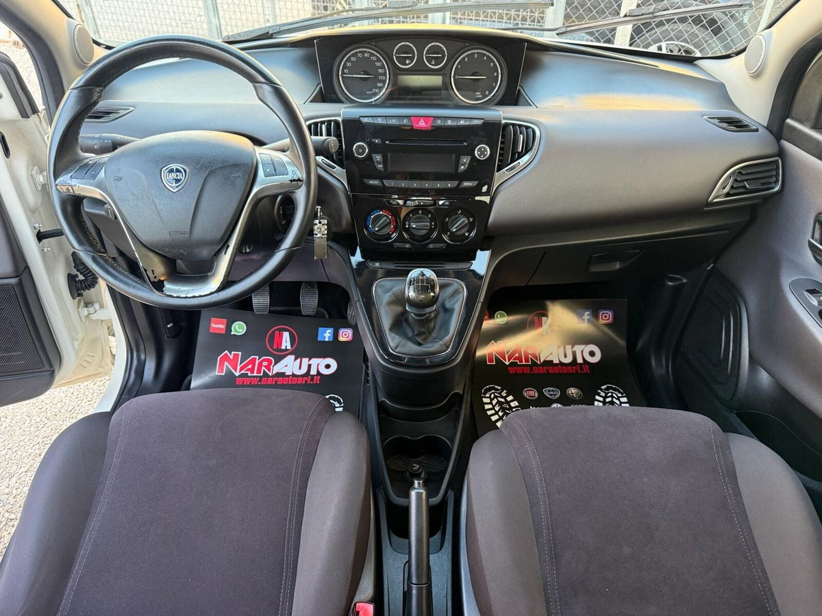 Lancia Ypsilon 1.2 69 CV 5 porte Gold (14)