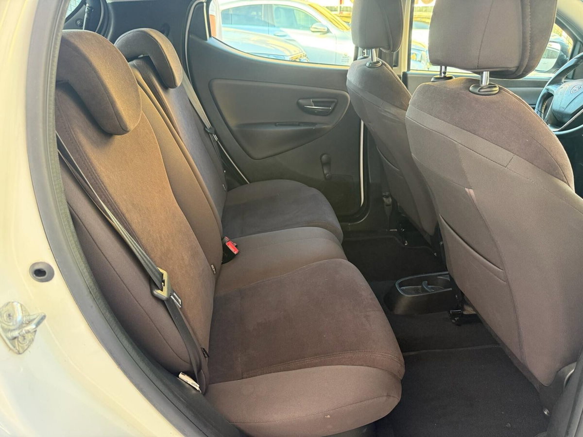Lancia Ypsilon 1.2 69 CV 5 porte Gold (18)