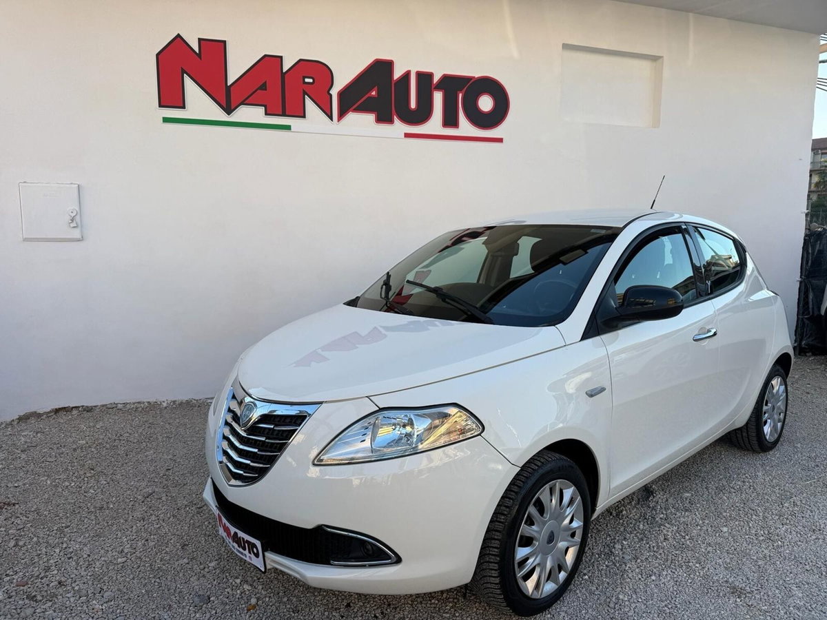 Lancia Ypsilon 1.2 69 CV 5 porte Gold (2)