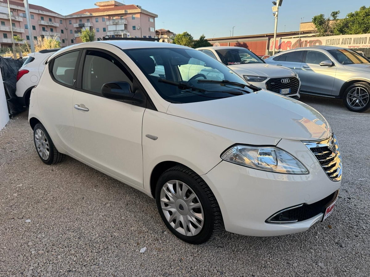 Lancia Ypsilon 1.2 69 CV 5 porte Gold (4)
