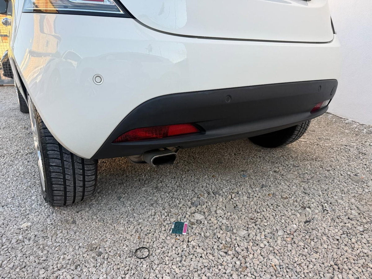 Lancia Ypsilon 1.2 69 CV 5 porte Gold (6)