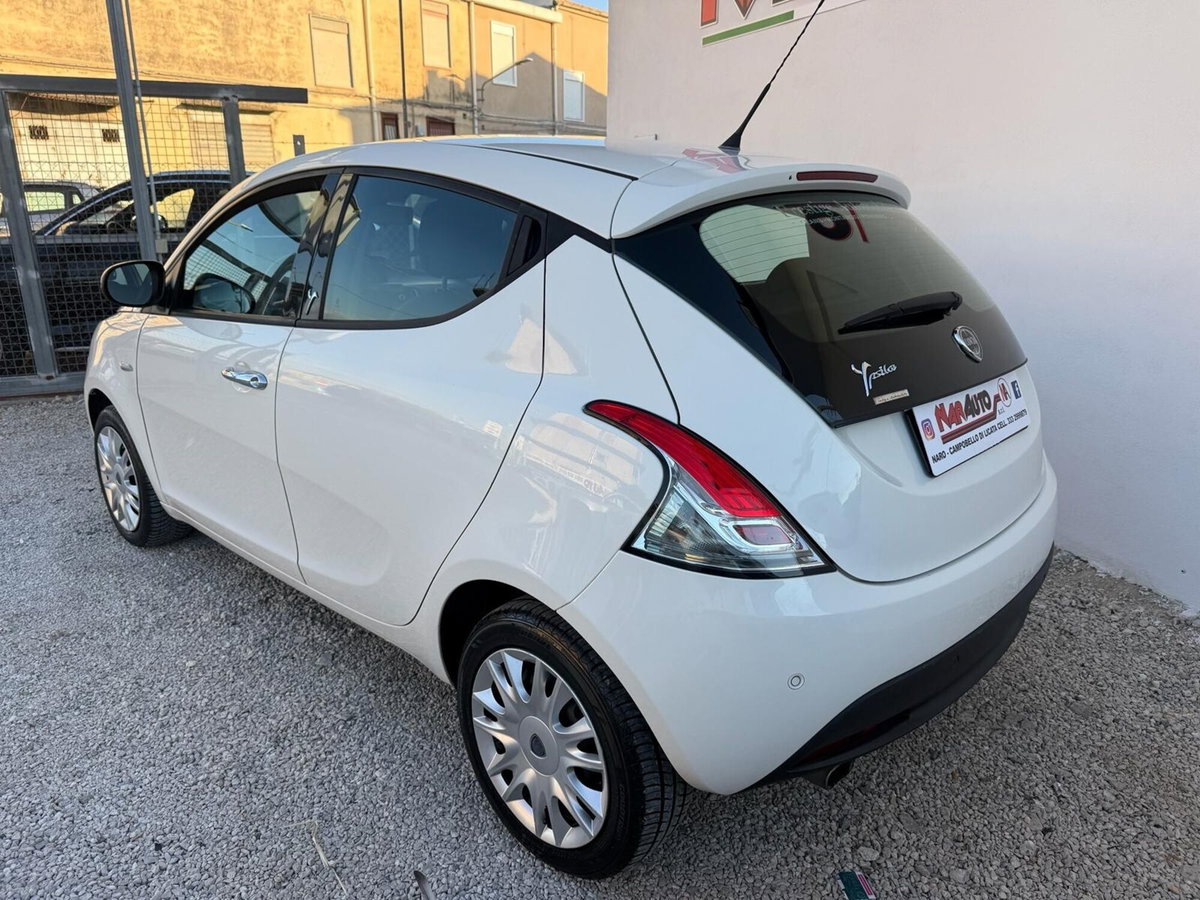 Lancia Ypsilon 1.2 69 CV 5 porte Gold (7)