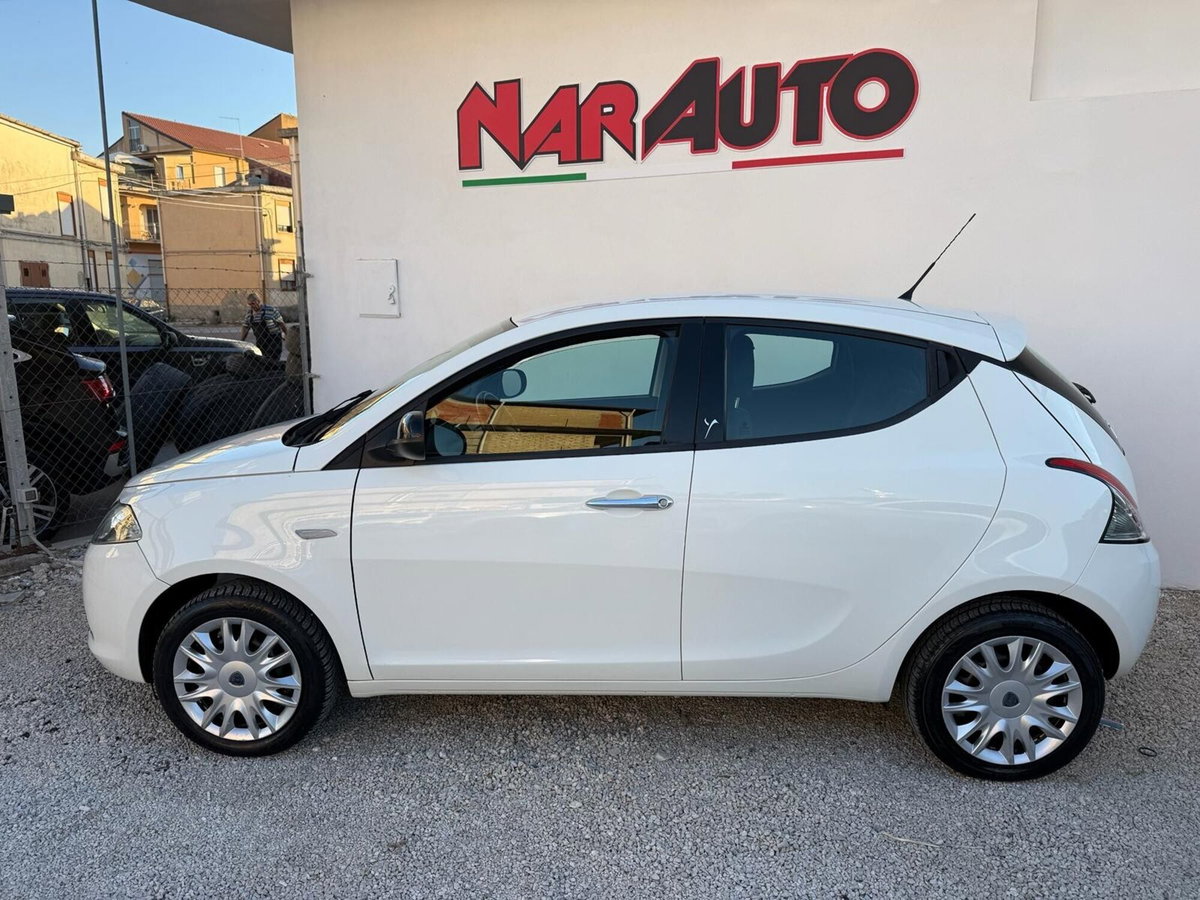 Lancia Ypsilon 1.2 69 CV 5 porte Gold (8)