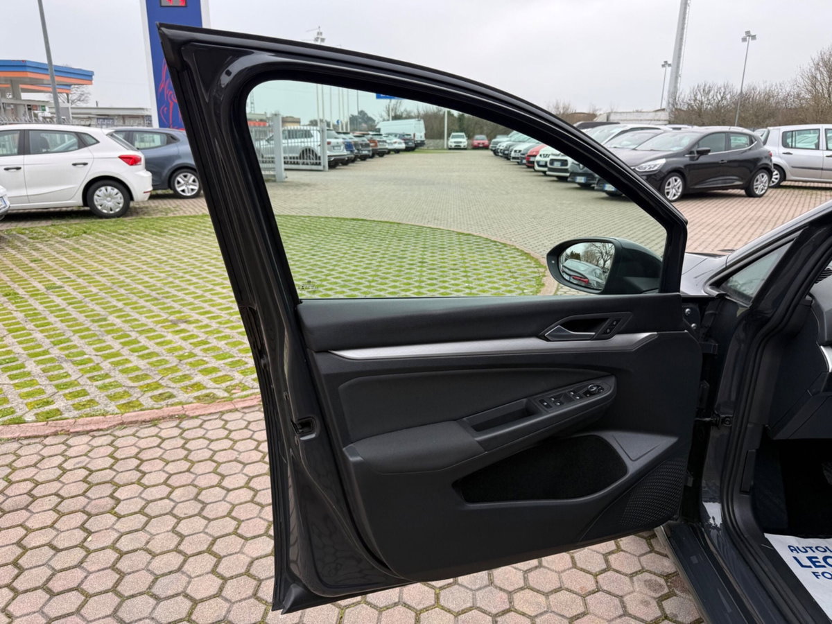 Volkswagen Golf 2.0 TDI SCR Life (12)