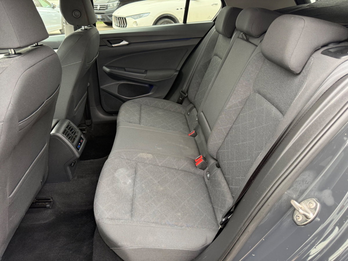 Volkswagen Golf 2.0 TDI SCR Life (15)