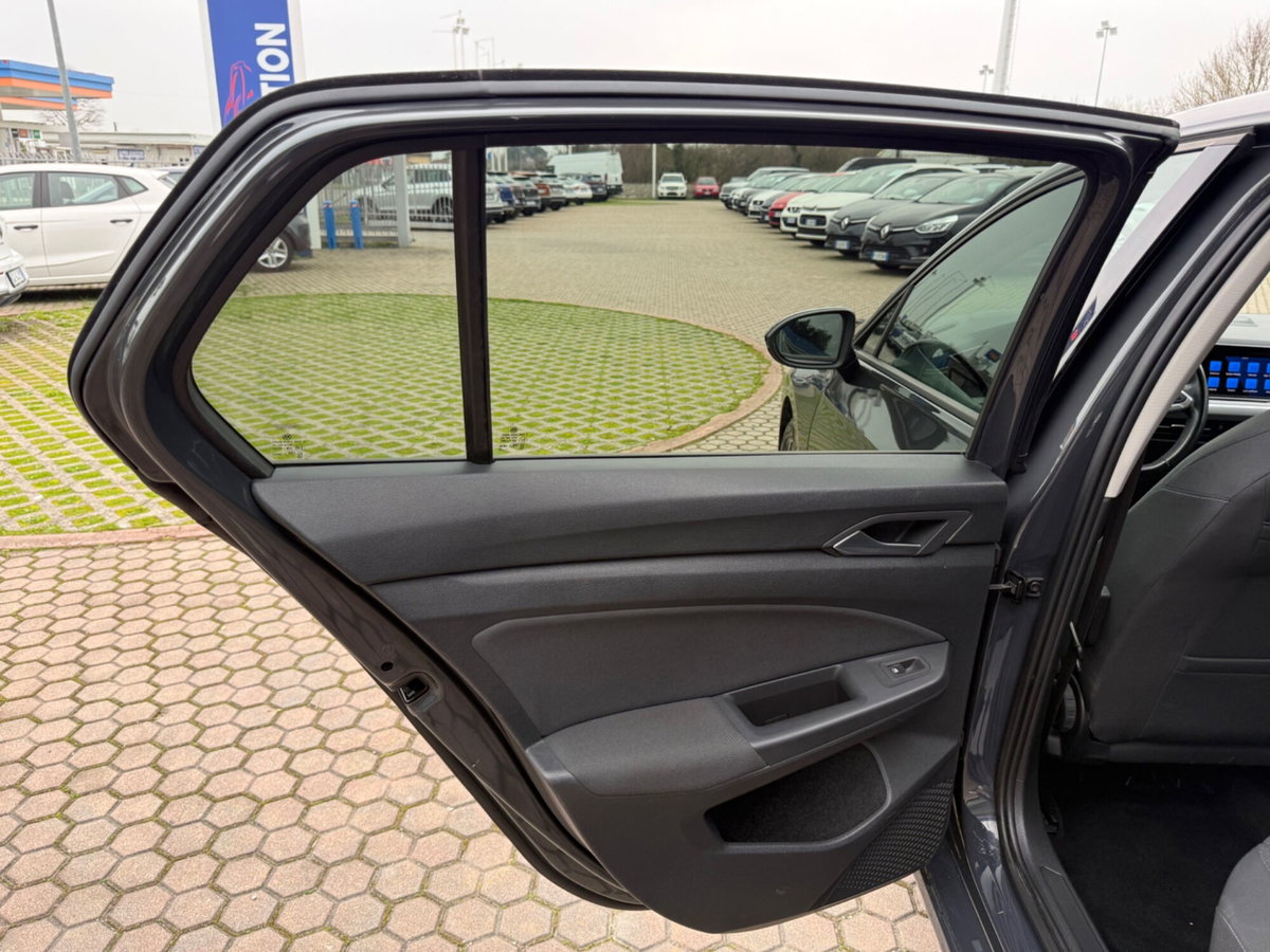 Volkswagen Golf 2.0 TDI SCR Life (16)