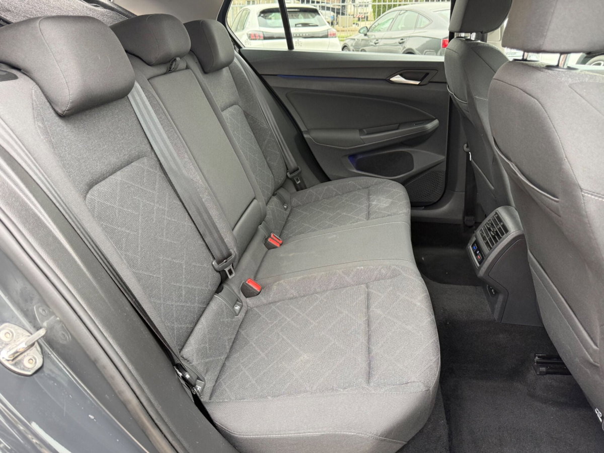 Volkswagen Golf 2.0 TDI SCR Life (17)