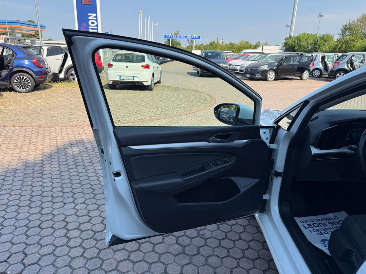 Volkswagen Golf 2.0 TDI SCR Life (19)
