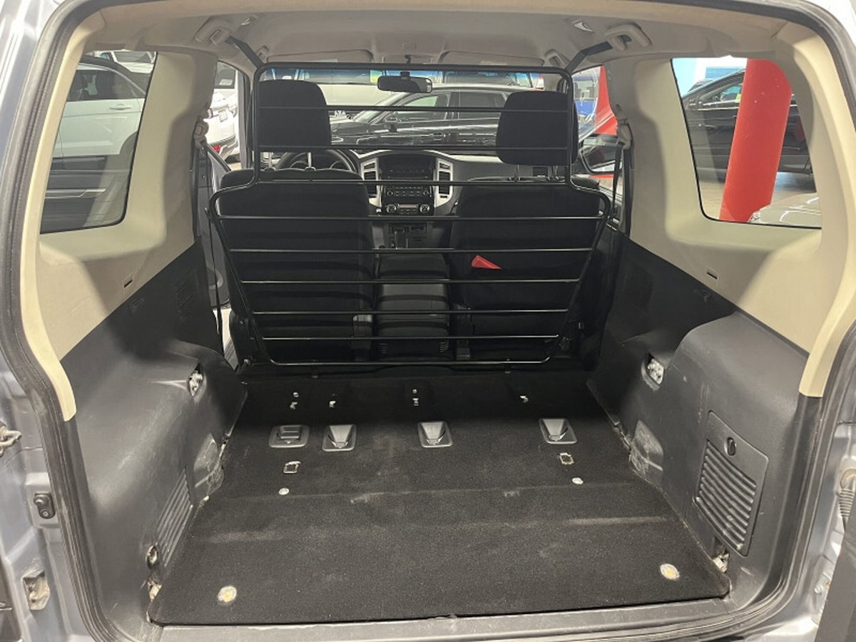 Mitsubishi Pajero 3.2 DI-D 16V aut. 5p. Instyle DPF (11)
