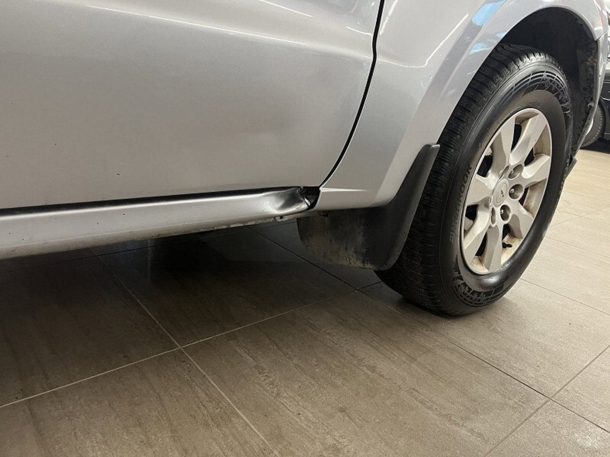 Mitsubishi Pajero 3.2 DI-D 16V aut. 5p. Instyle DPF (13)