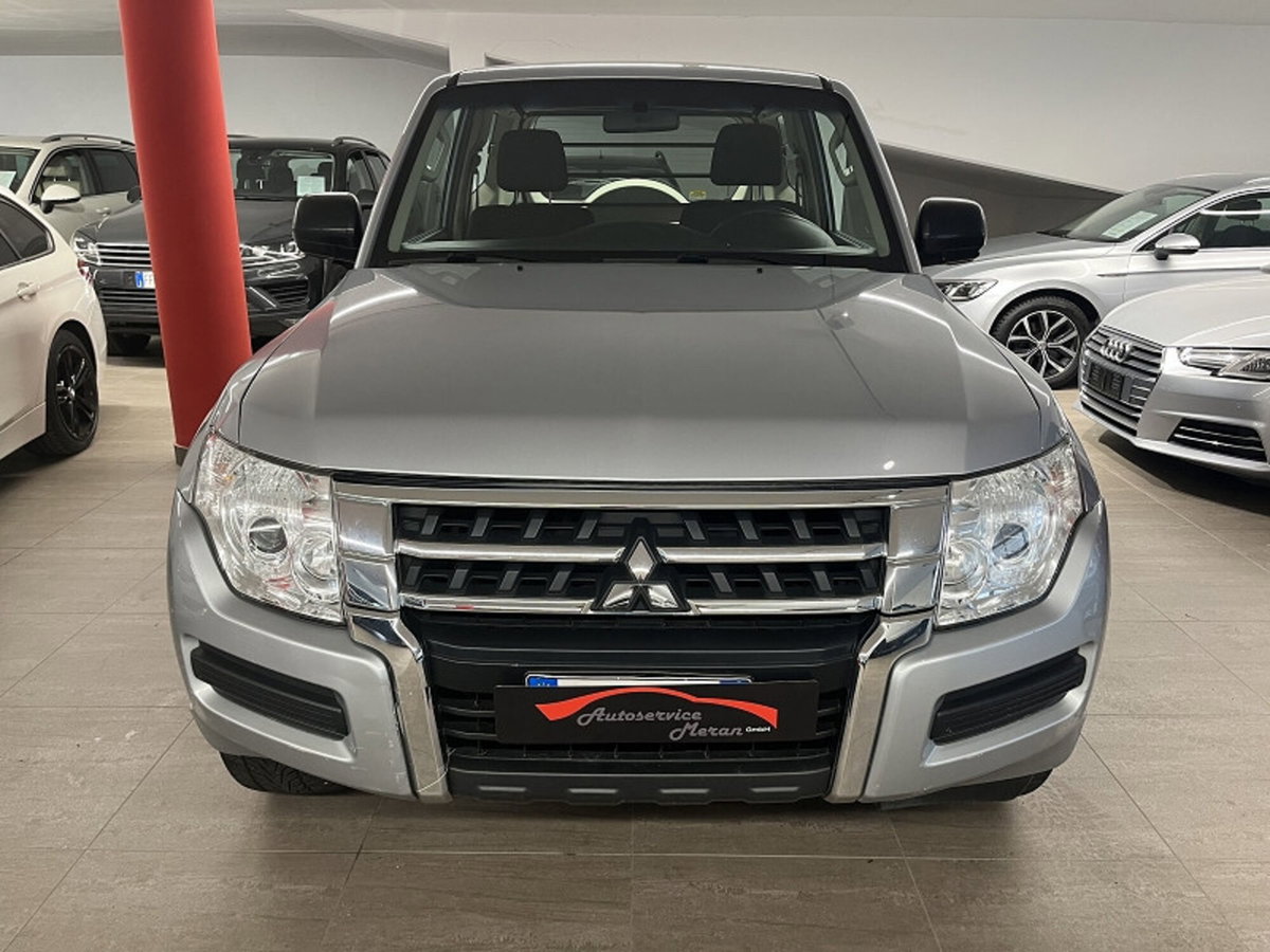 Mitsubishi Pajero 3.2 DI-D 16V aut. 5p. Instyle DPF (2)