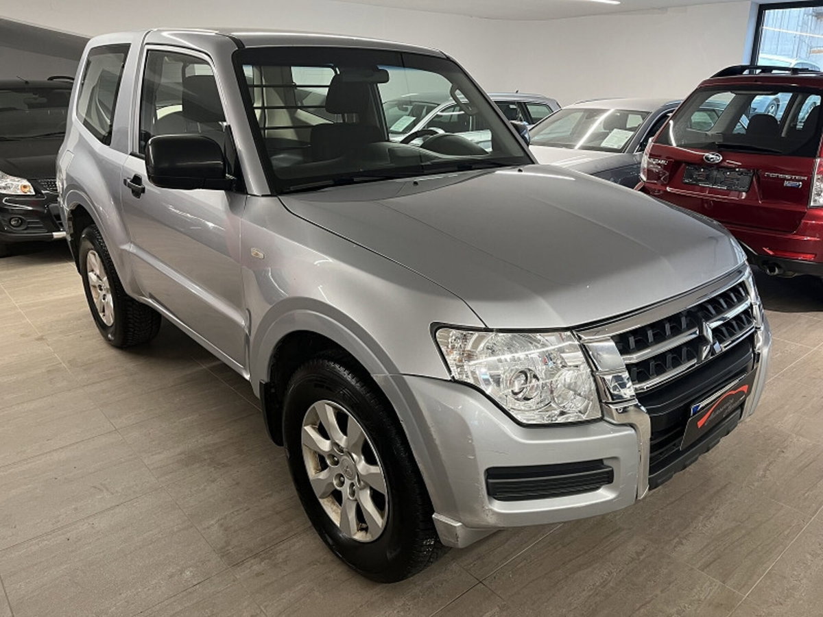 Mitsubishi Pajero 3.2 DI-D 16V aut. 5p. Instyle DPF (3)