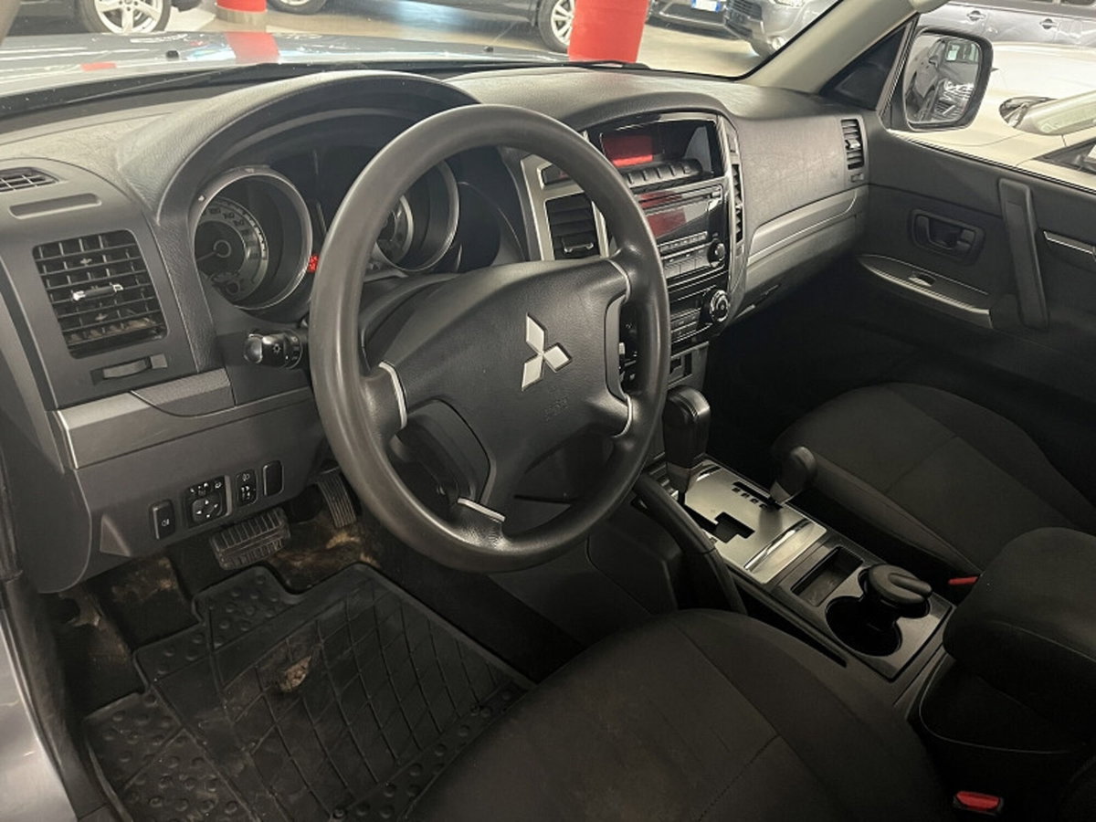 Mitsubishi Pajero 3.2 DI-D 16V aut. 5p. Instyle DPF (7)