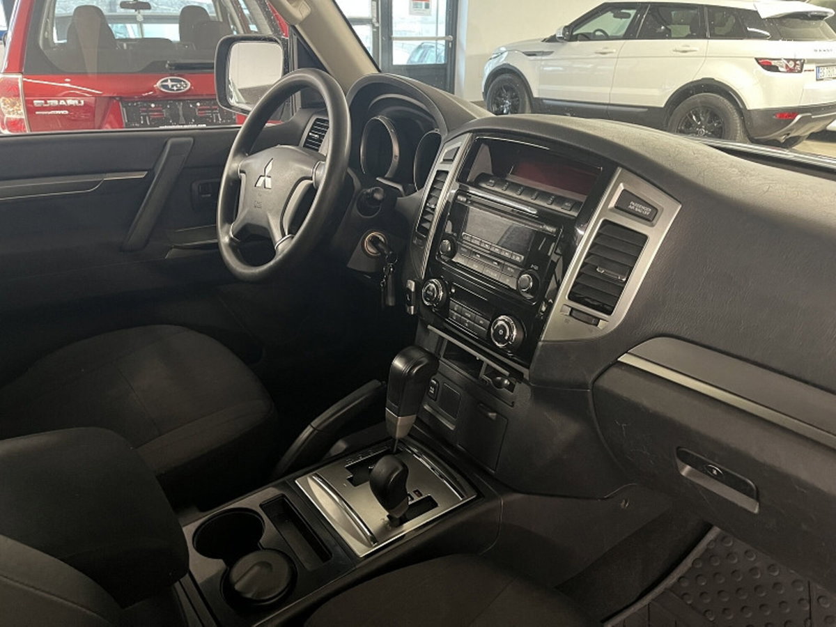 Mitsubishi Pajero 3.2 DI-D 16V aut. 5p. Instyle DPF (9)