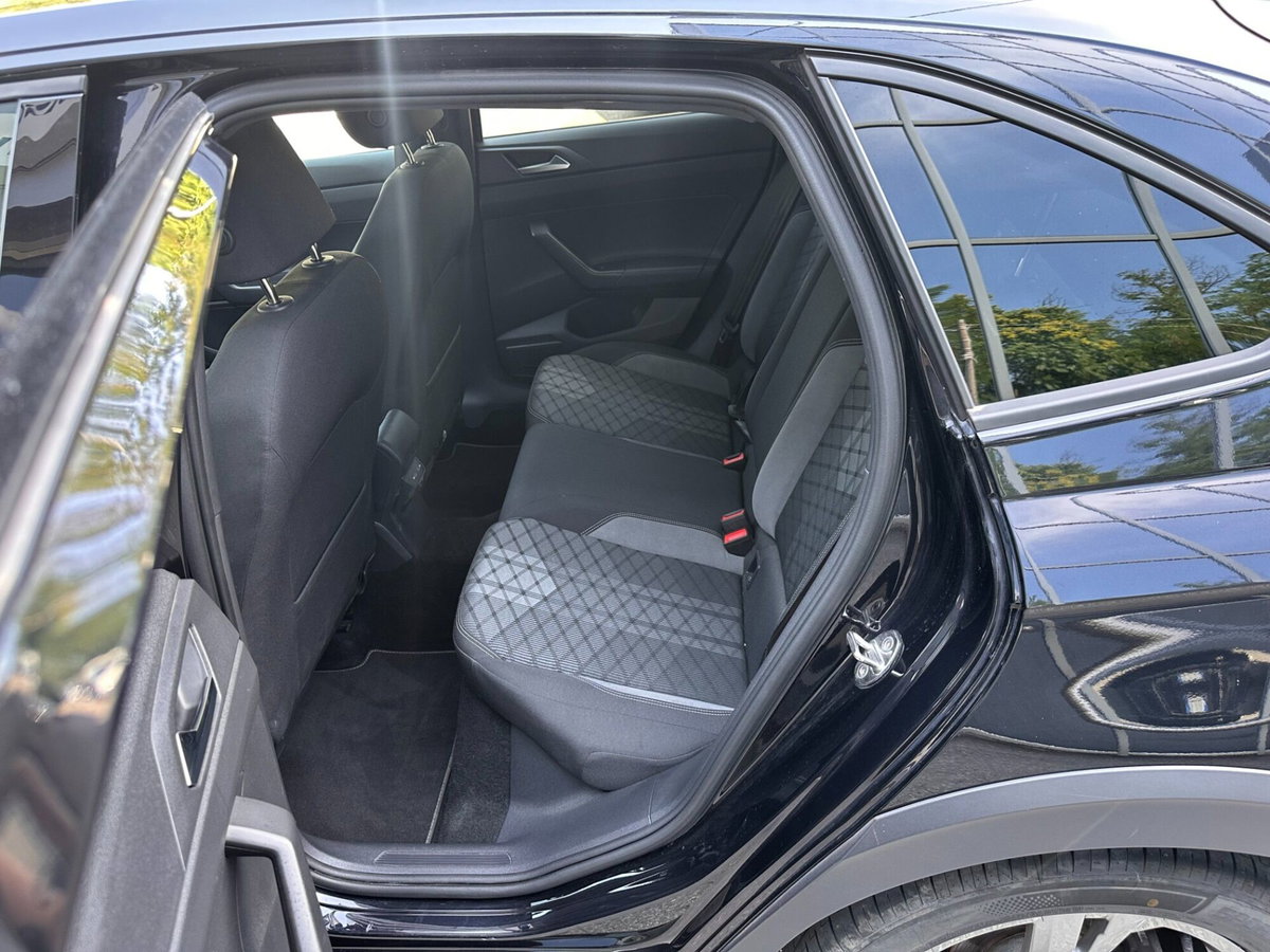 Volkswagen Taigo 1.0 TSI 110 CV DSG R-Line (11)