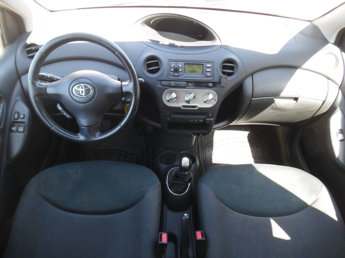 Toyota Yaris 16V cat 3 porte Sol (11)