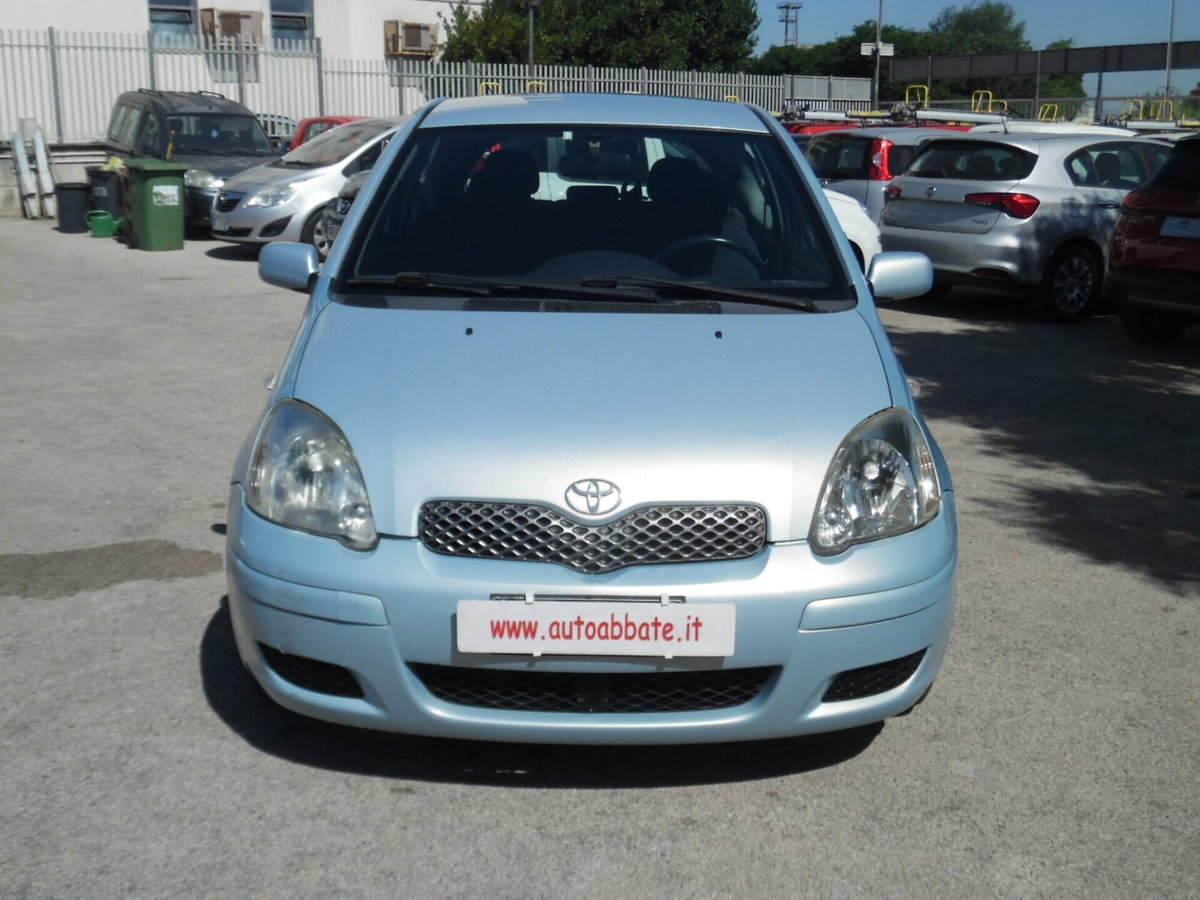 Toyota Yaris 16V cat 3 porte Sol (2)