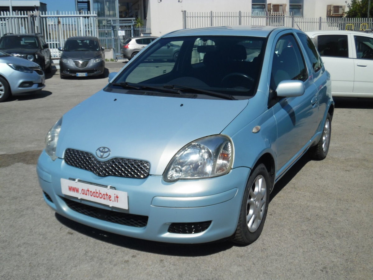 Toyota Yaris 16V cat 3 porte Sol (3)