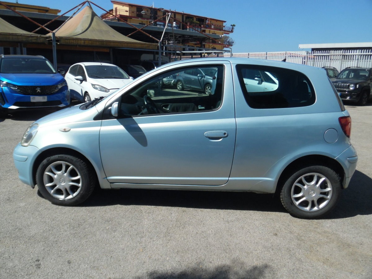 Toyota Yaris 16V cat 3 porte Sol (4)
